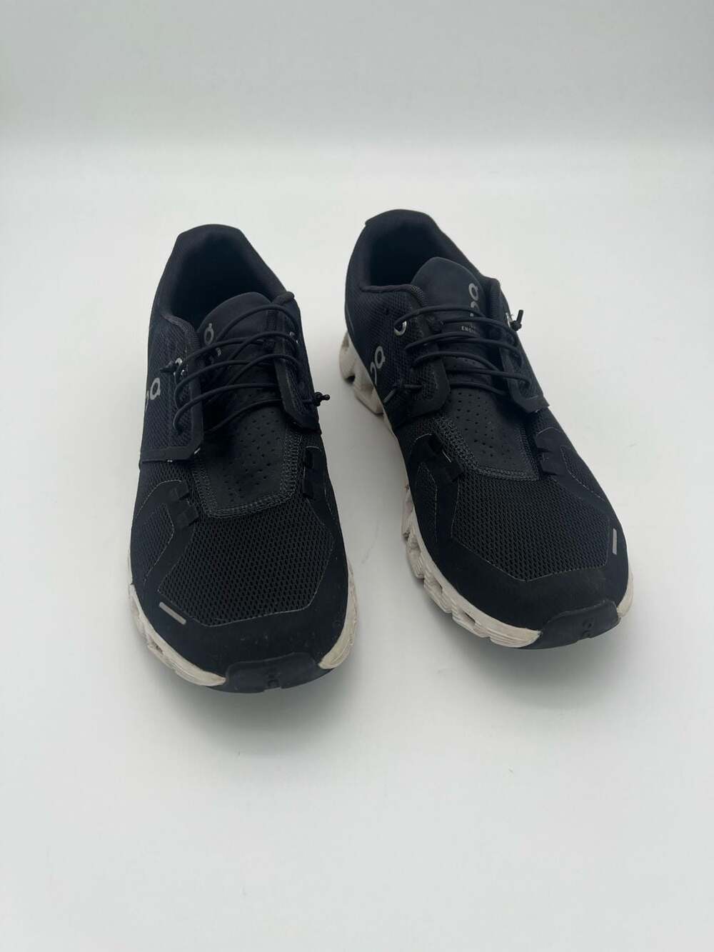 On Cloud 5 Running Shoes Women's Size 10 Black comfort athletic sneakers